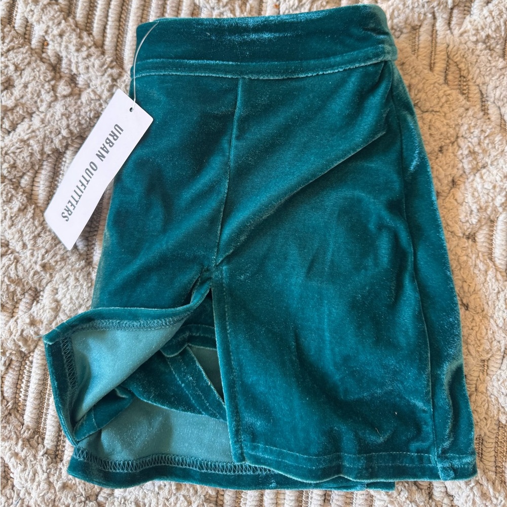 Urban Outfitters Green Velvet Low Rise teal Skort Sz XS‎ NWT